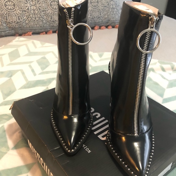 SOLD!!!!Boots - Picture 2 of 5